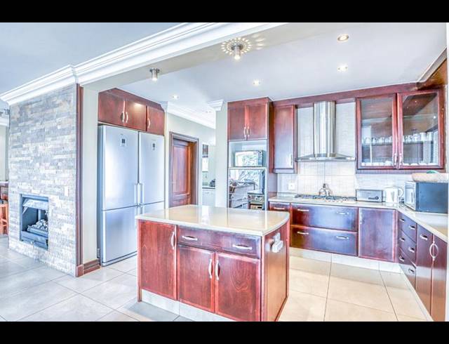 5 BEDROOM HOUSE FOR SALE IN VAAL MARINA